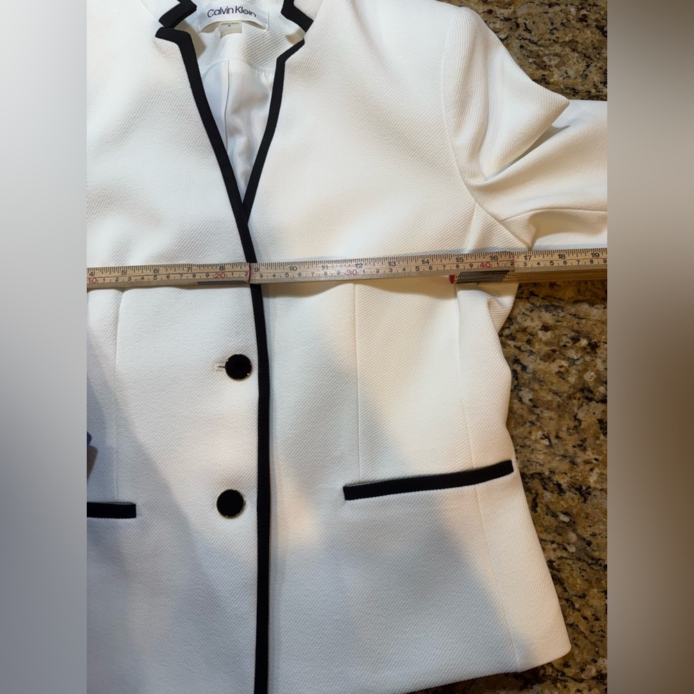 Calvin Klein women’s white 2 button long sleeve blazer black trim sz 4. No flaws - Picture 5 of 7